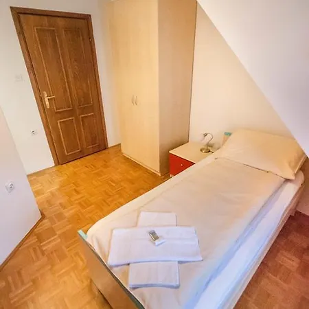Skafar 3* Idrija