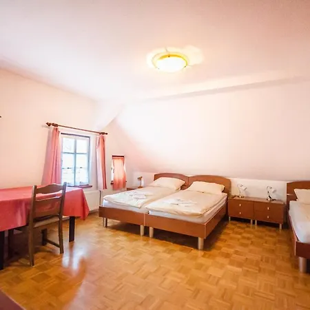 Skafar בית הארחה 3*