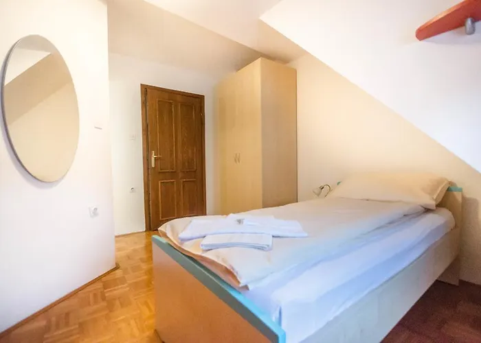 Skafar Hiša za goste 3*